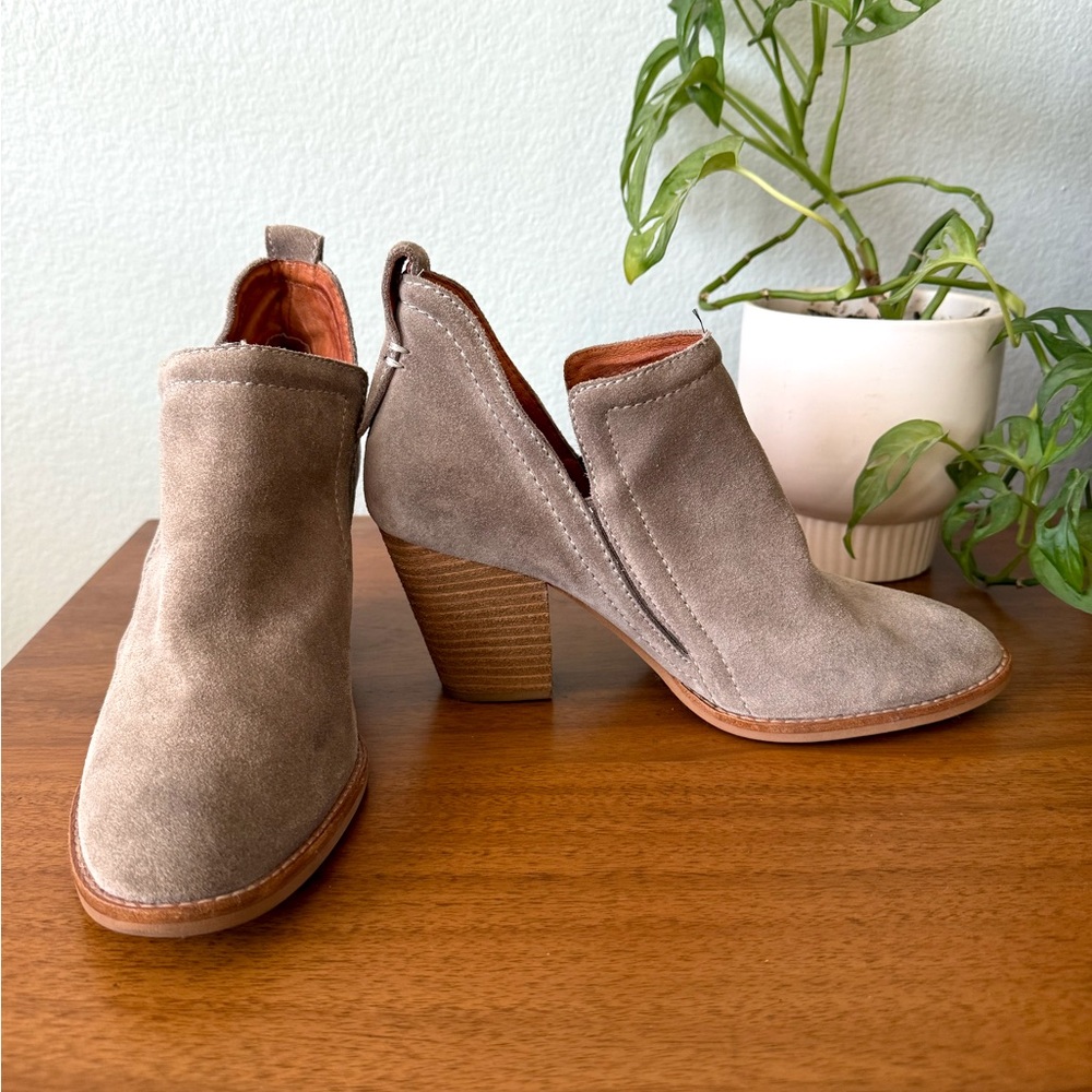 Jeffrey Campbell Rosalee Taupe Grey Suede Ankle Boot Bootie Size 7.5 Block Heel - Picture 9 of 12